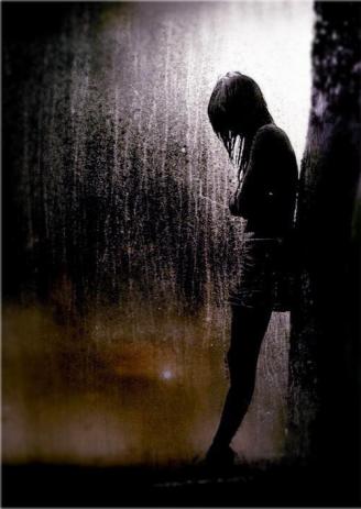 girl-standing-alone-in-rain-sad-amotional-pictures-for-love-failure